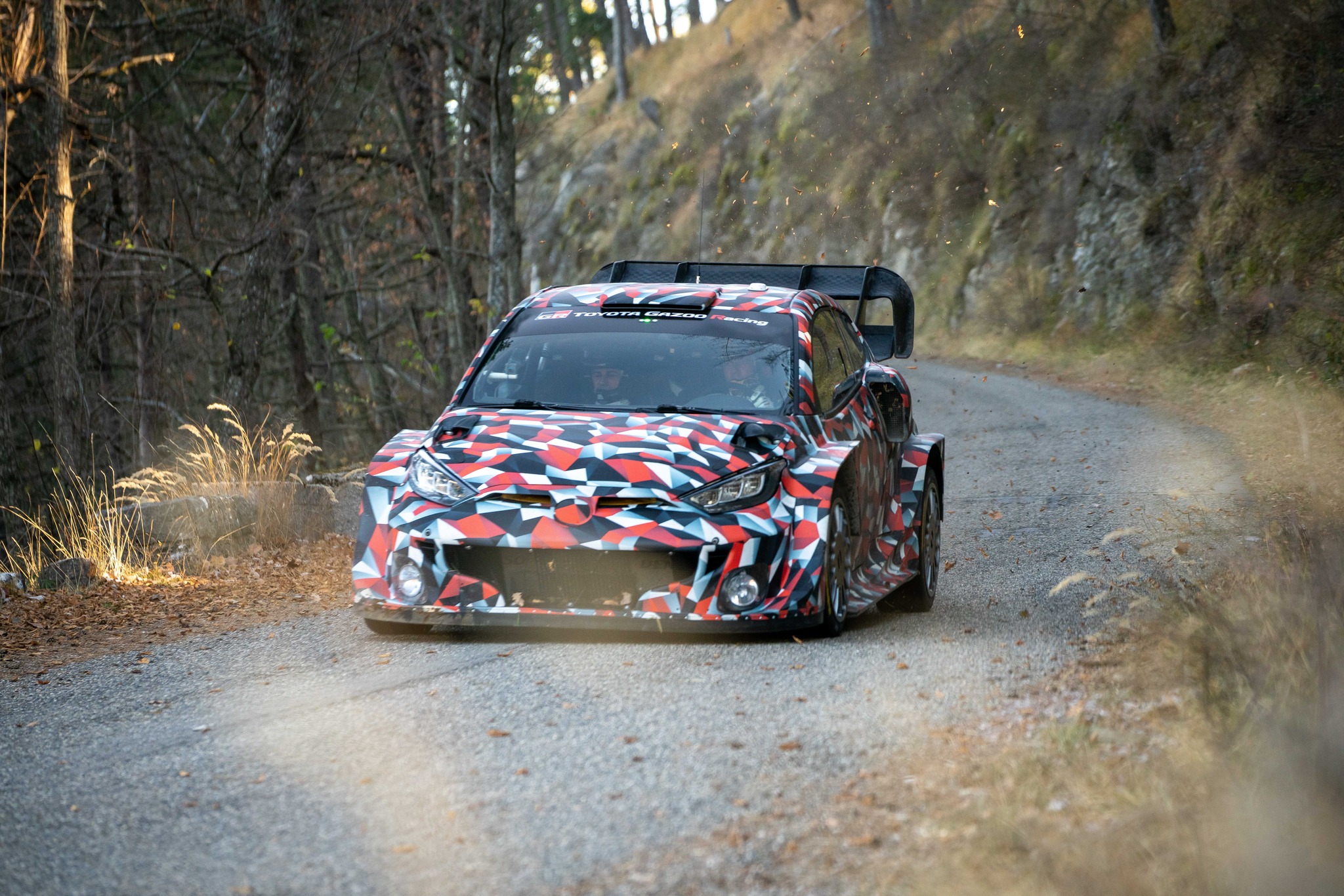 źródło: Toyota Gazoo Racing WRC | Yaris Rally1 na testach przed Monte-Carlo